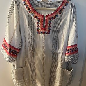 Soft Surroundings stunning top, 1x with decorative stitching